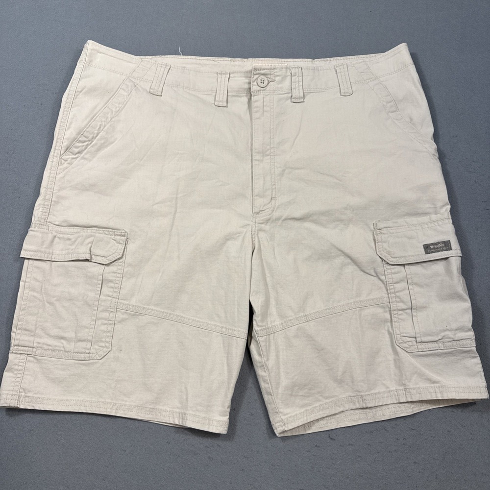 Wrangler Shorts Mens 44 TAN Cargo Relaxed Fit Shorts Epic Soft Ripstop